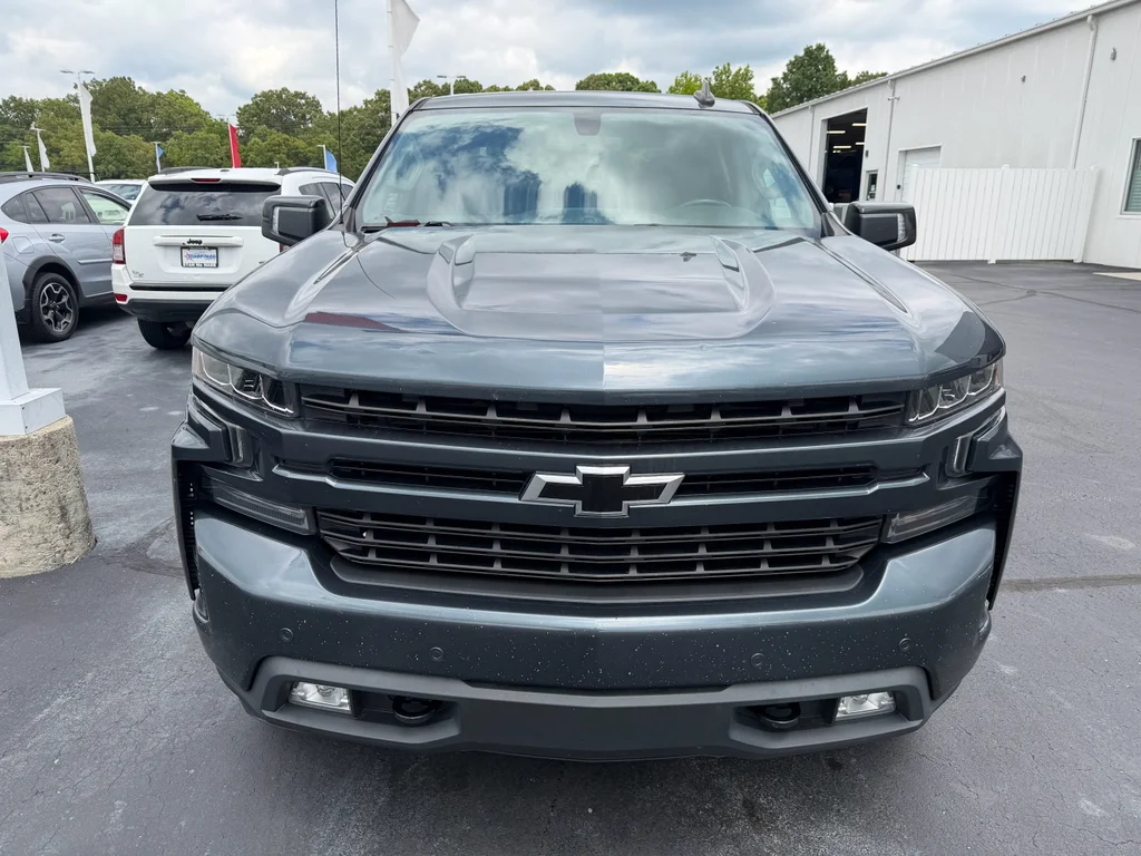 Used 2019 SHADOW GRAY METALLIC Chevrolet RST image 4