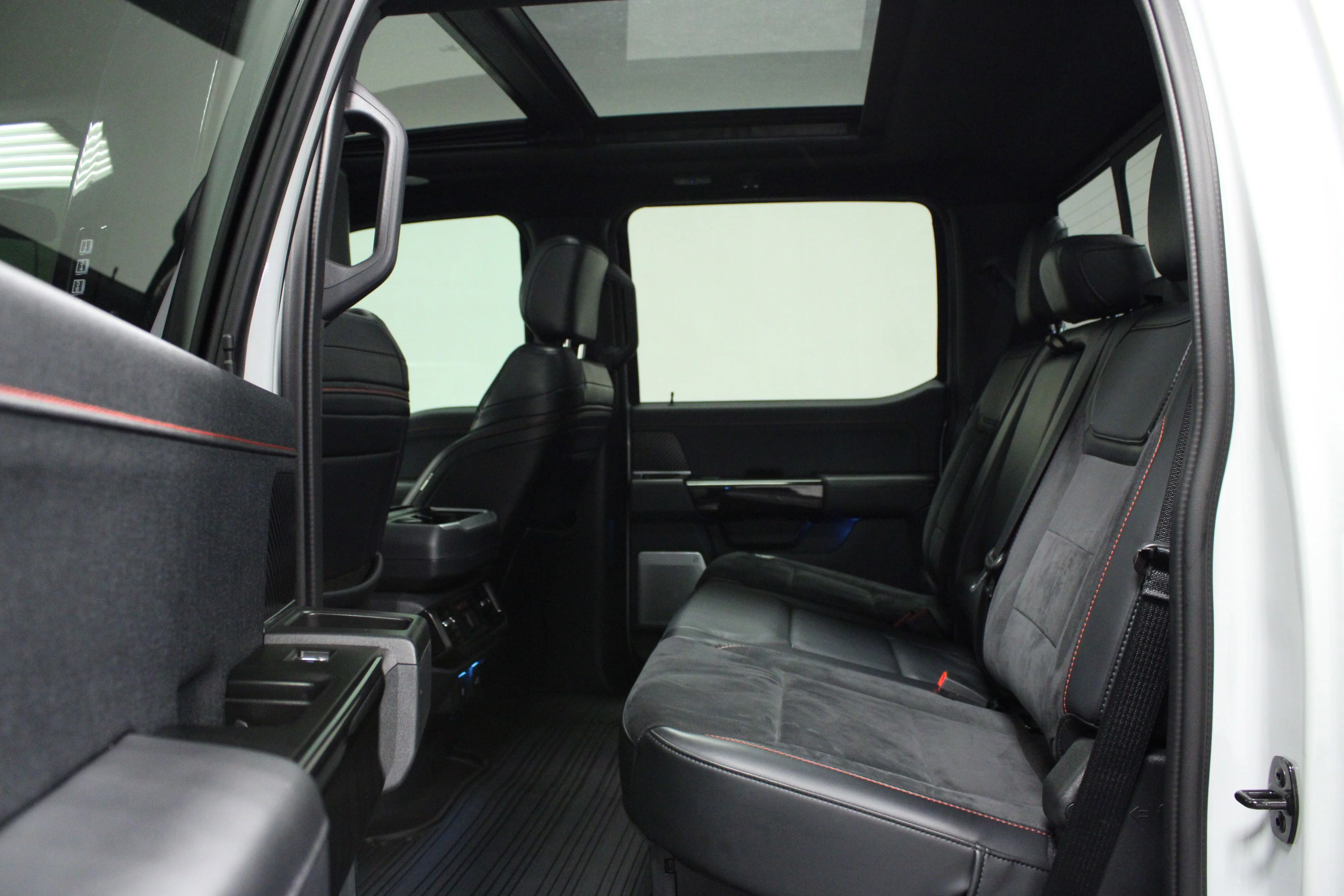 Used 2023 Avalanche Gray Ford Raptor image 13