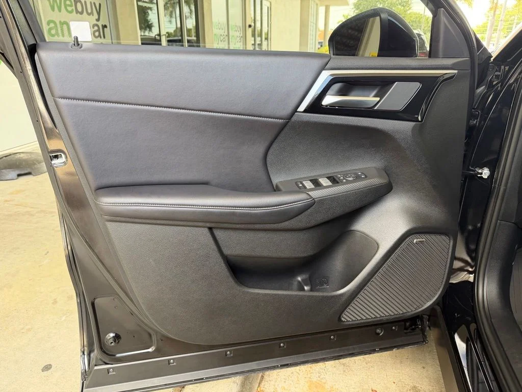 Used 2025 Black Mitsubishi SE image 37