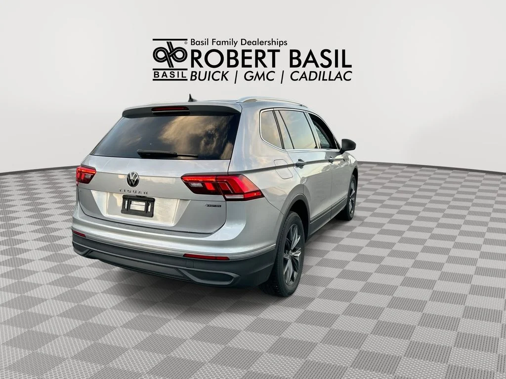 Used 2023 Silver Volkswagen 2.0T SE image 8