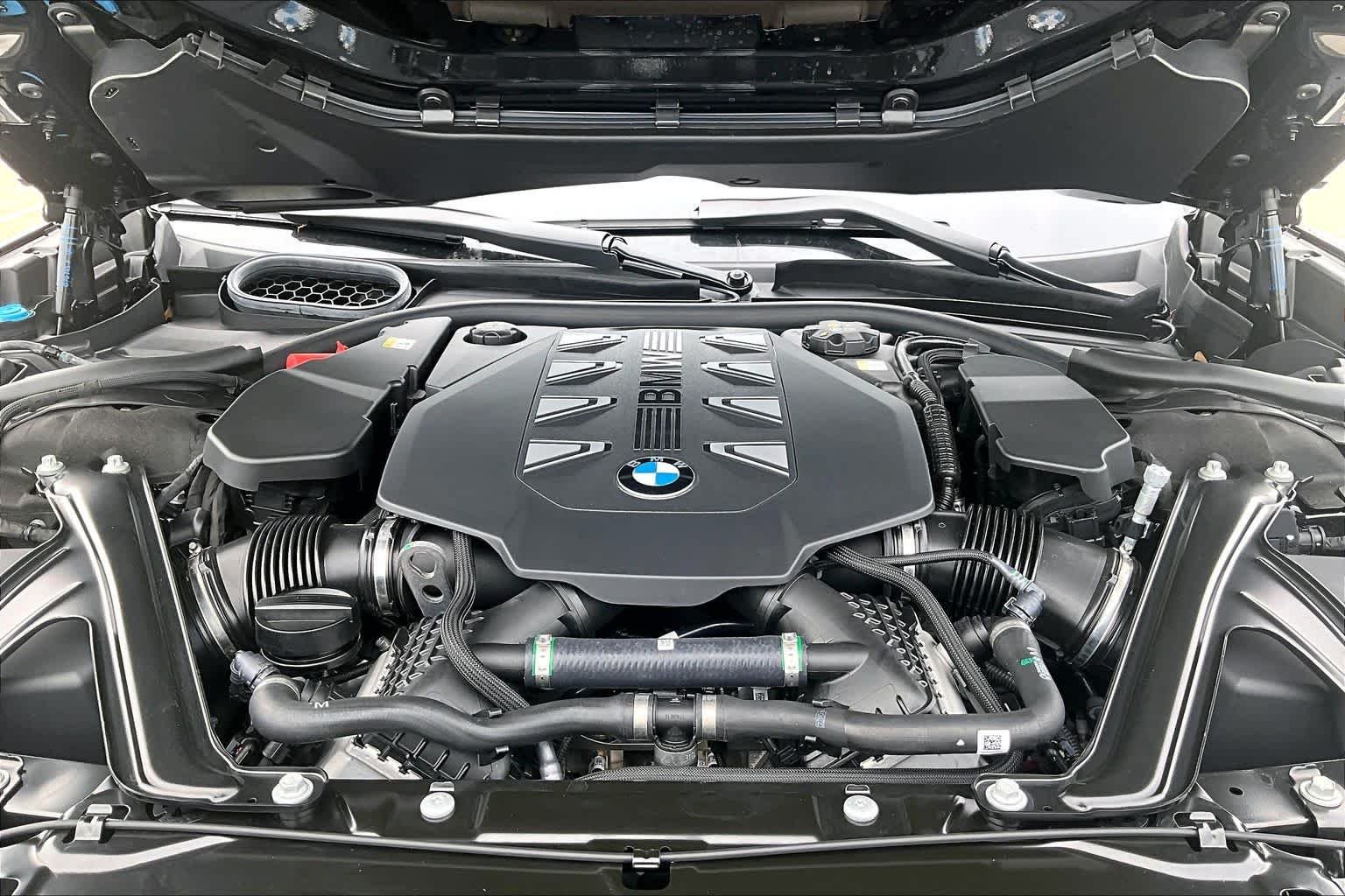 Used 2026 Black Sapphire Metallic BMW 760i xDrive image 30