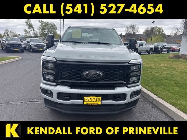 Used 2025 White Ford Lariat image 3