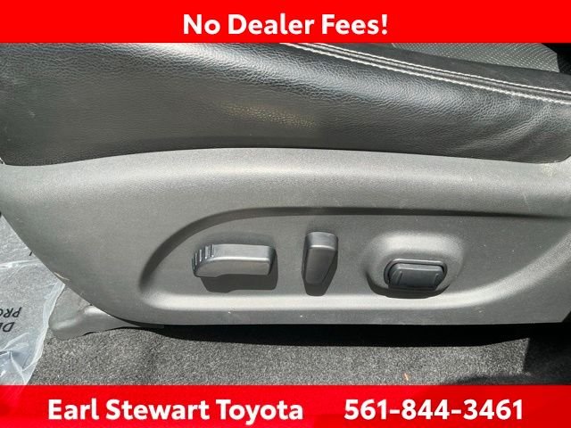 Used 2023 Red Nissan SL image 26