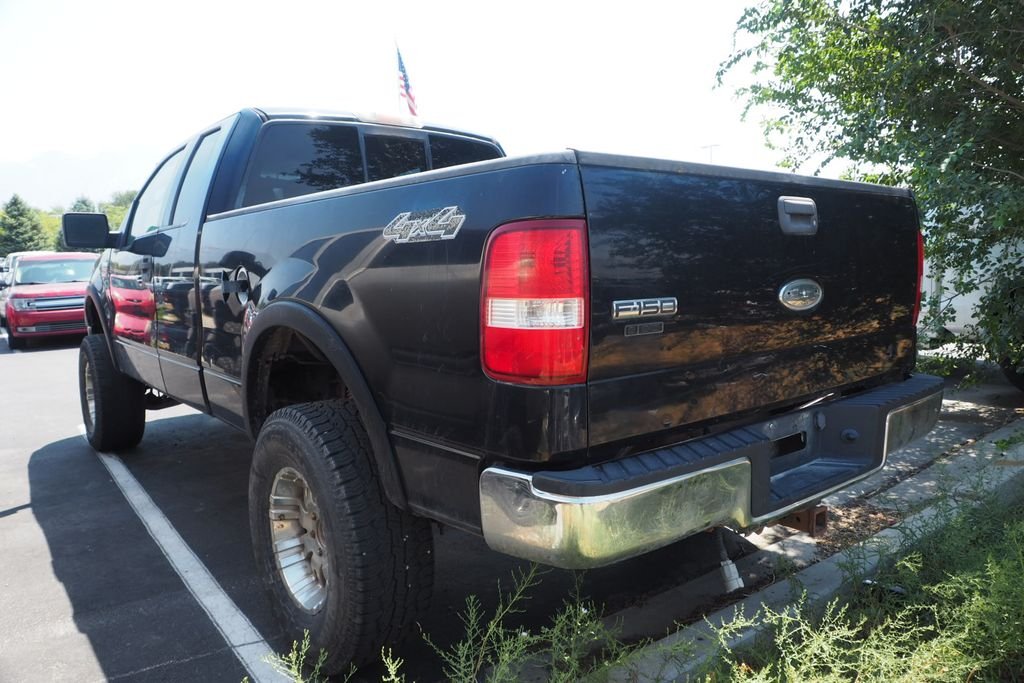 Used 2005 Blue Ford  image 3
