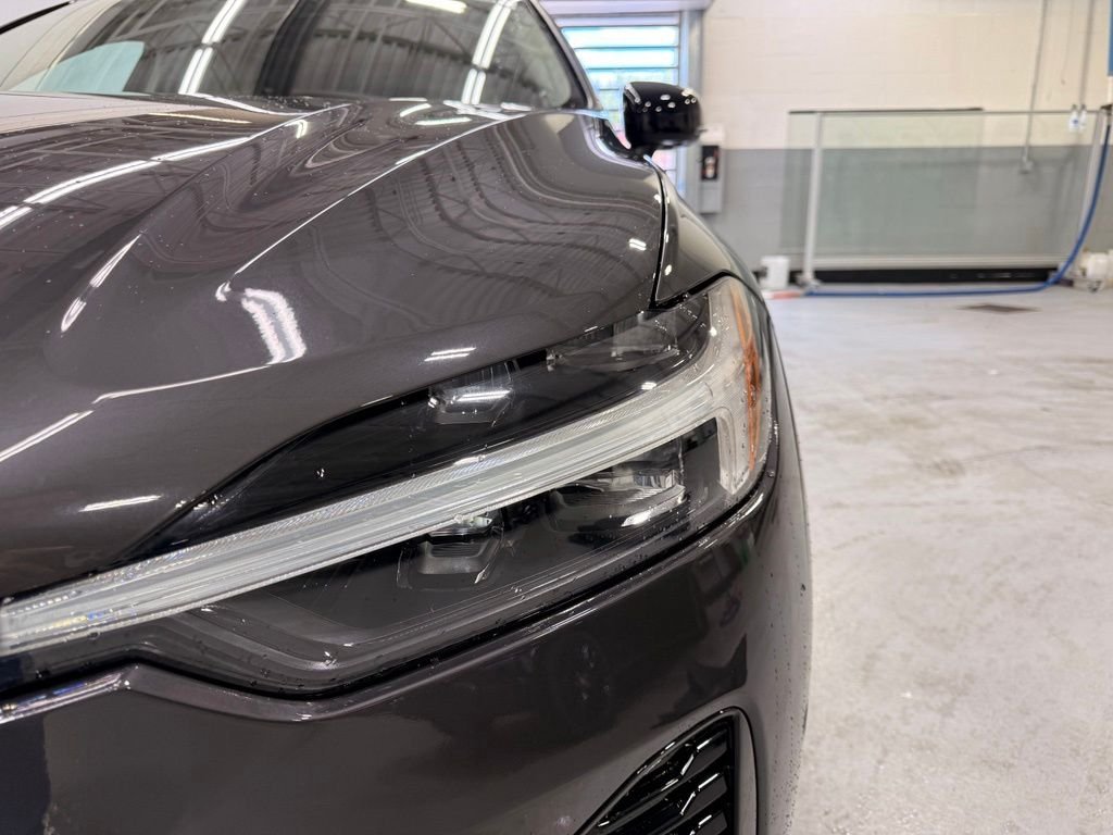 Used 2023 Gray Volvo  image 9