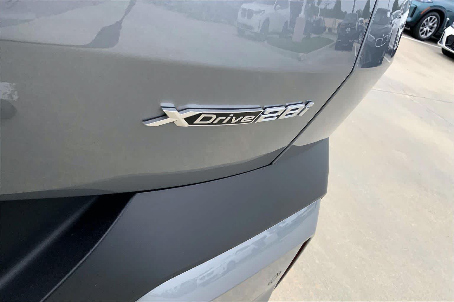 Used 2025 Skyscraper Grey Metallic BMW xDrive28i image 9