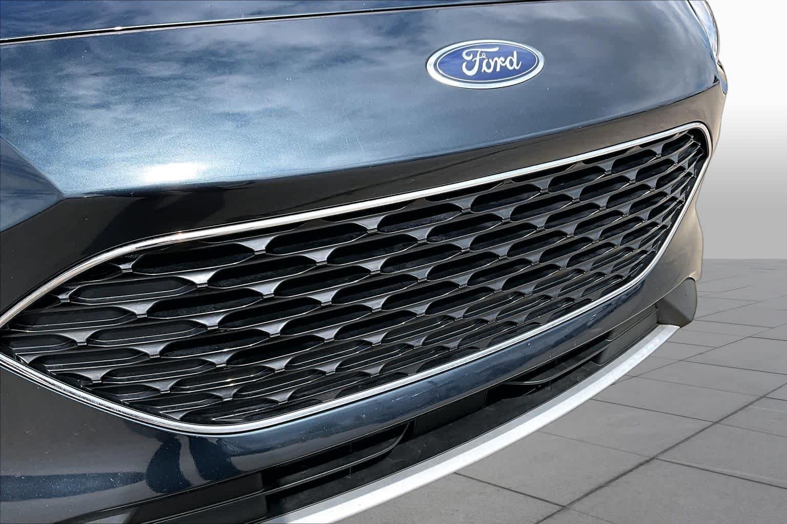 Used 2022 Stone Blue Metallic Ford SE image 30