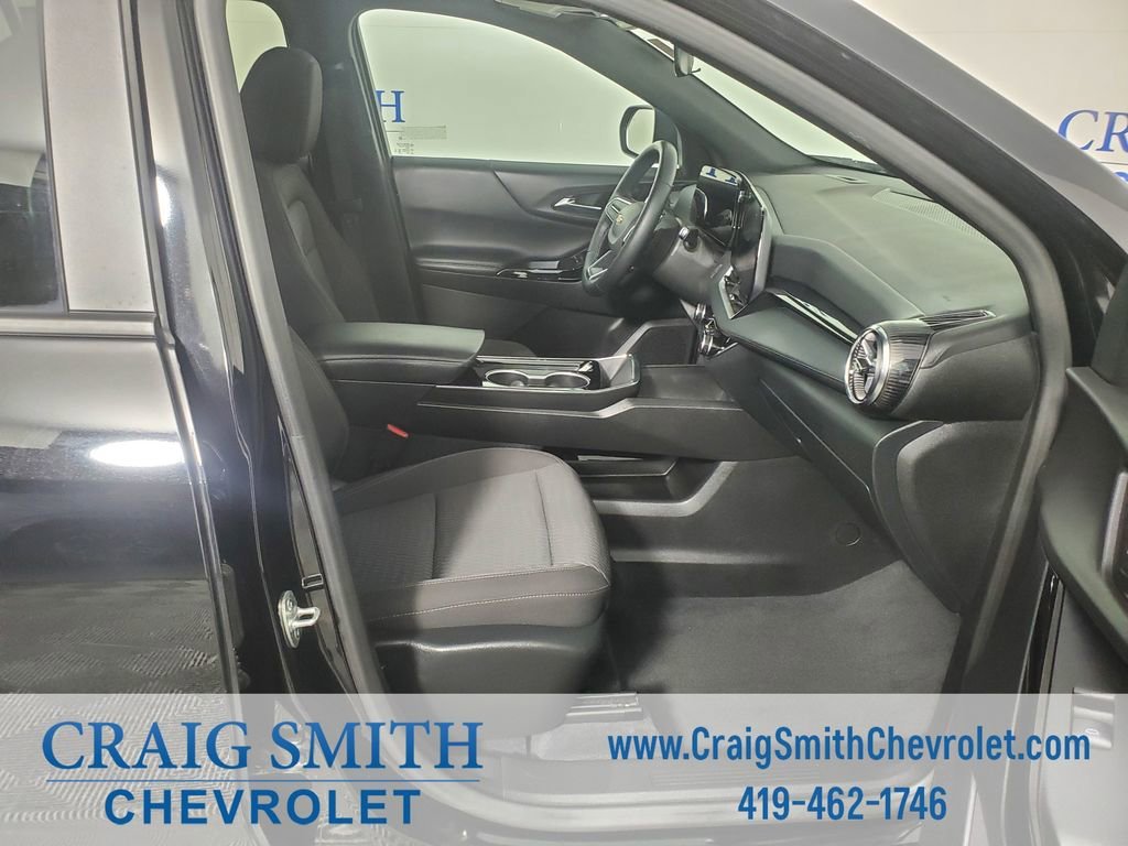 Used 2025 Mosaic Black Metallic Chevrolet LT image 14