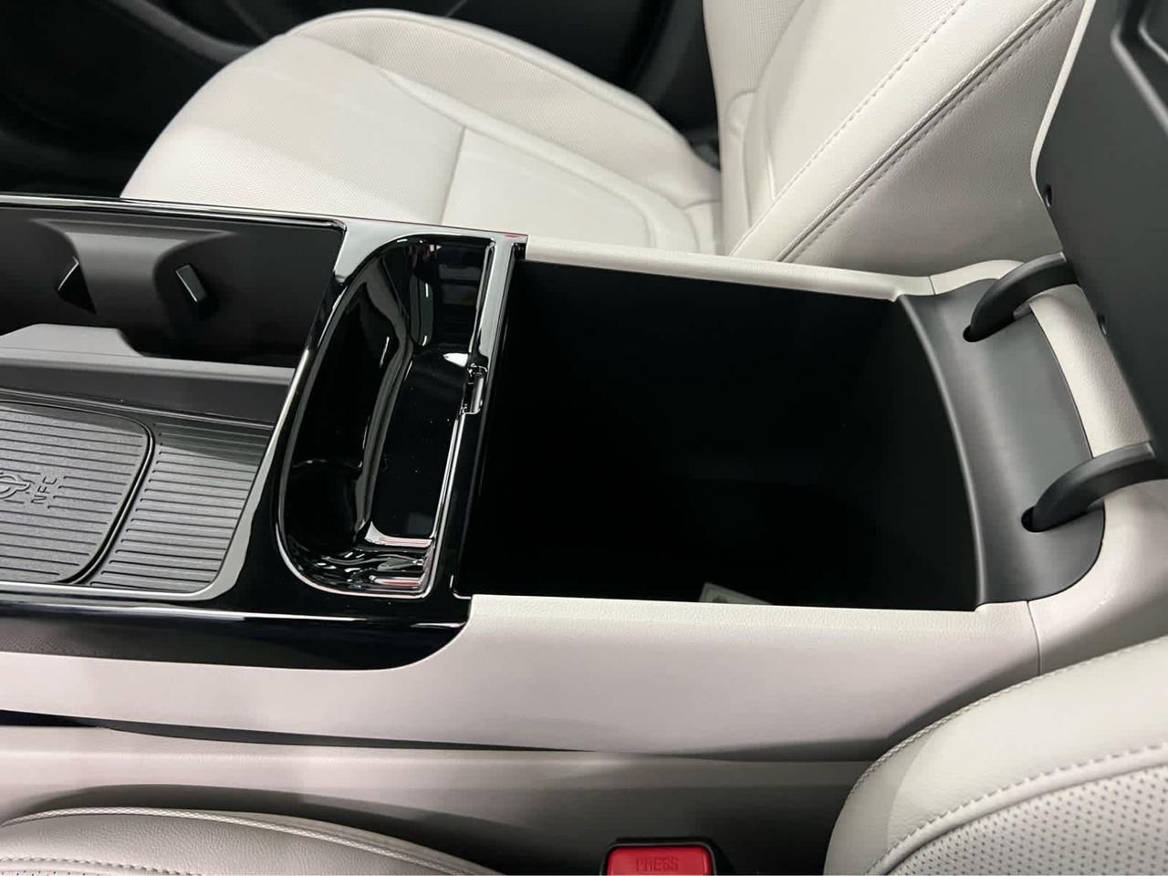 New 2026 Phantom Black Hyundai Limited AWD image 19