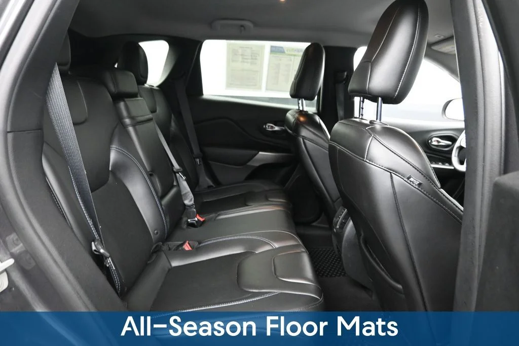 Used 2019 Gray Jeep Latitude Plus image 11