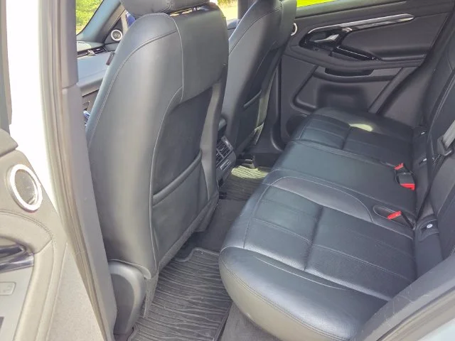 Used 2020  Land Rover R-Dynamic SE image 8