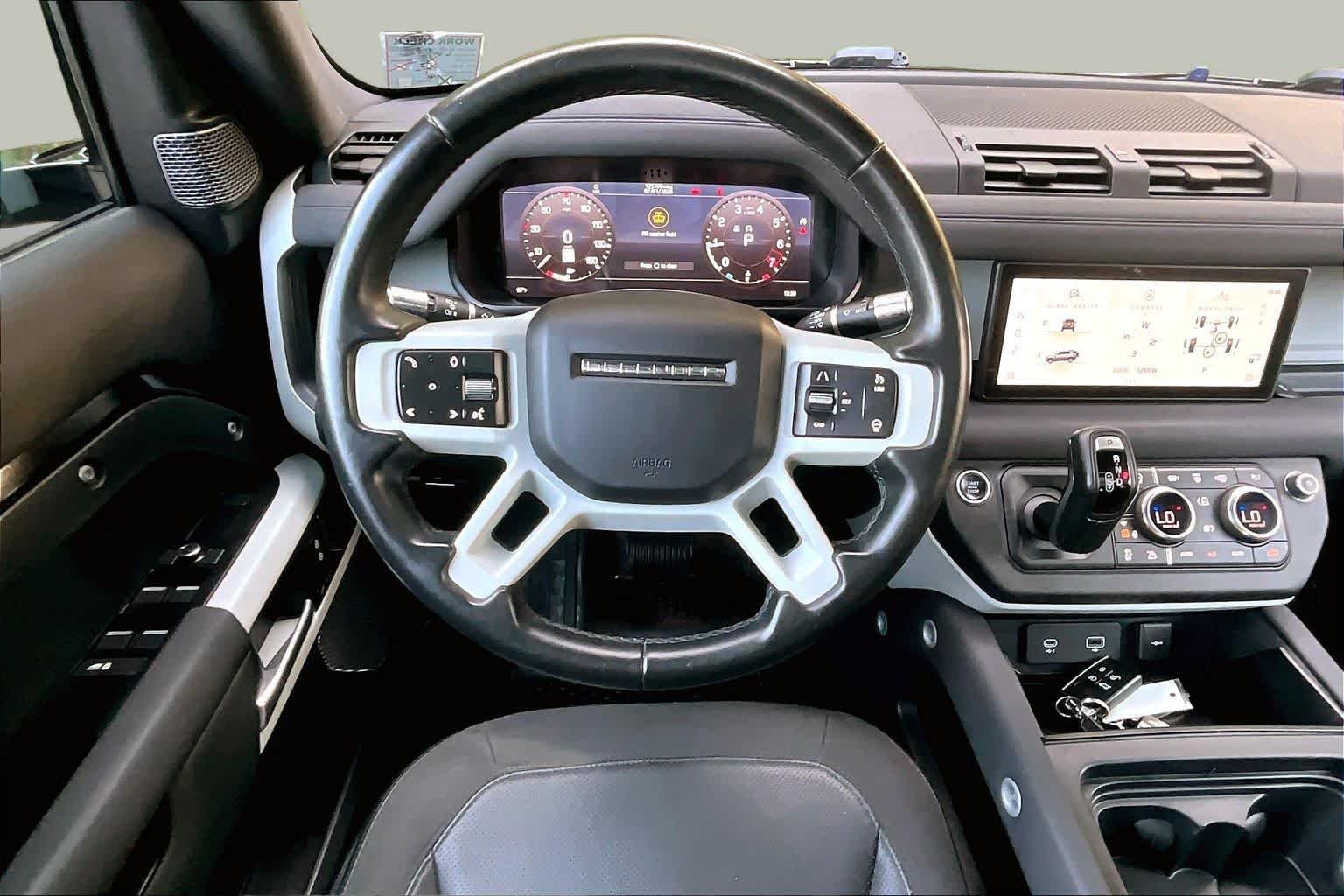 Used 2021 Santorini Black Metallic Land Rover S image 6