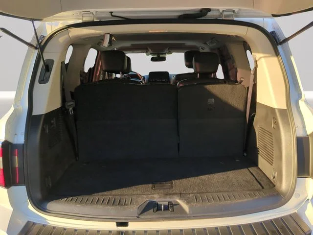 Used 2022 White Nissan SL image 11