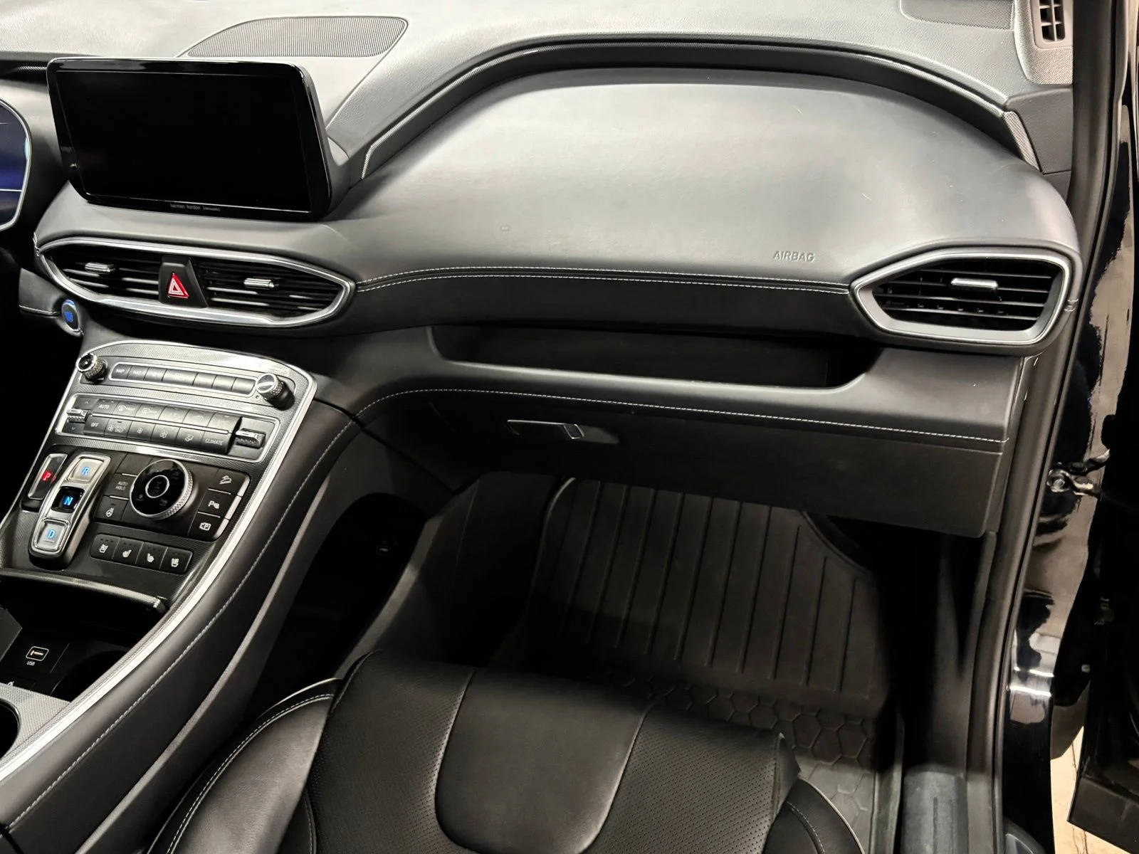 Used 2021 Black Hyundai Limited image 21