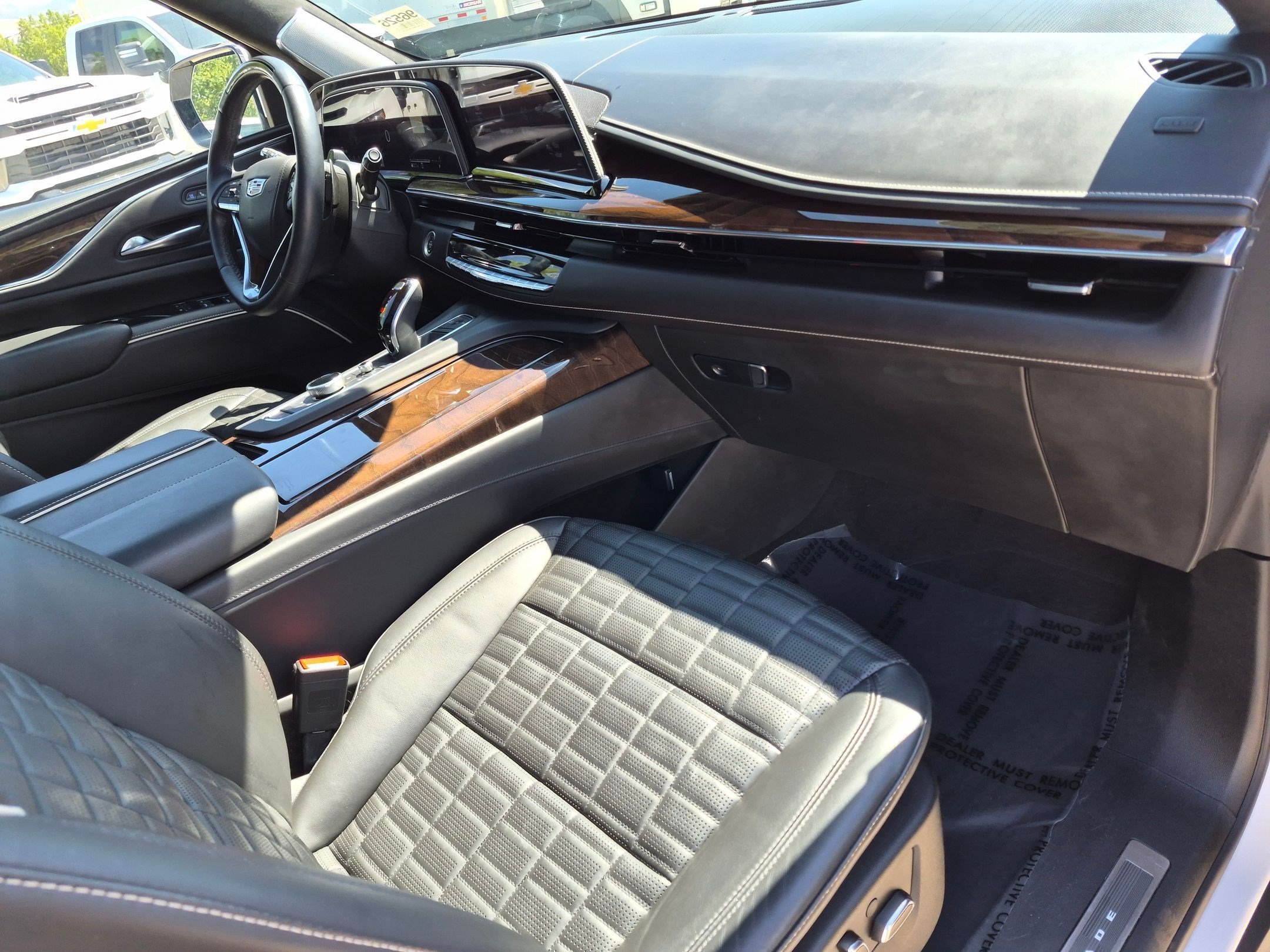 Used 2022 Crystal White Tricoat Cadillac Sport Platinum image 31