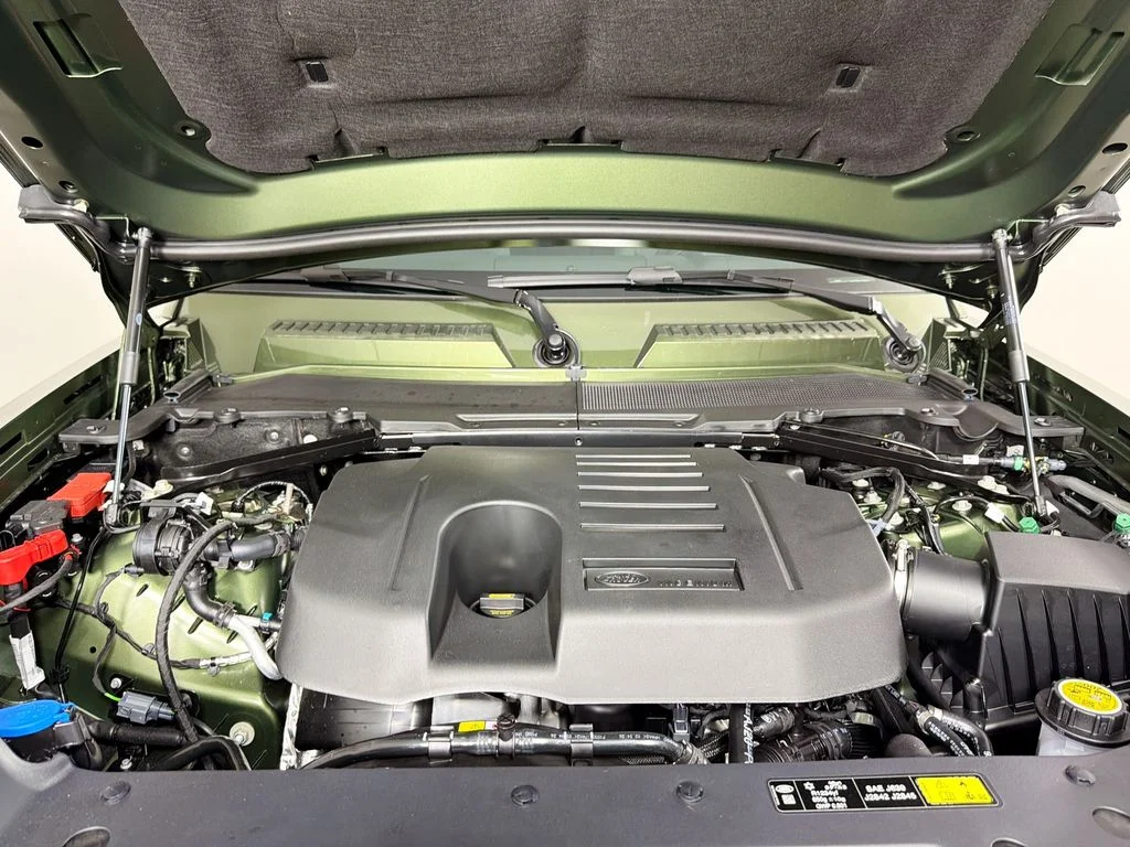 New 2026 Woolstone Green Metallic Land Rover X-Dynamic SE image 32