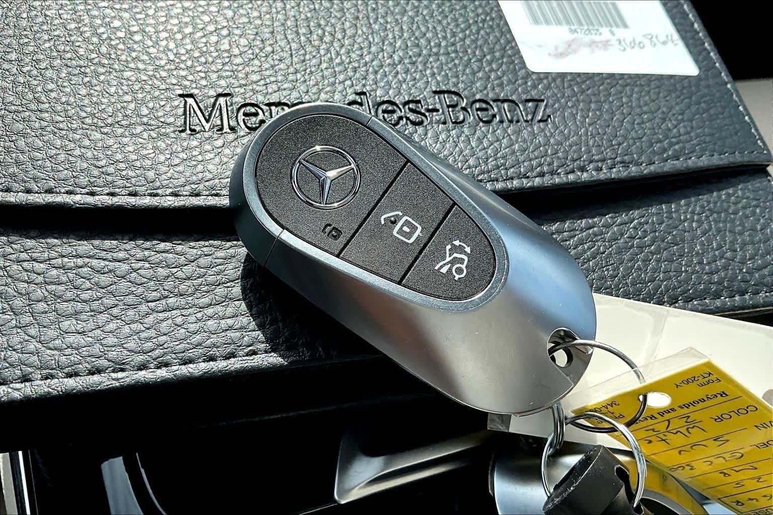 Used 2025 Polar White Mercedes-Benz GLC 300 image 15