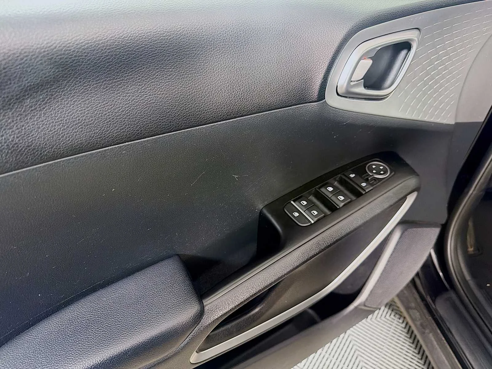 Used 2023 Fusion Black Kia LX image 15
