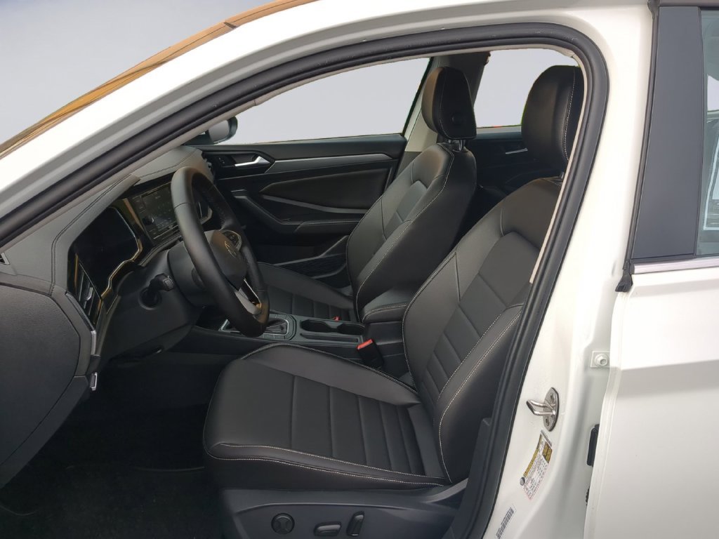 Used 2022 White Volkswagen 1.5T SE image 11