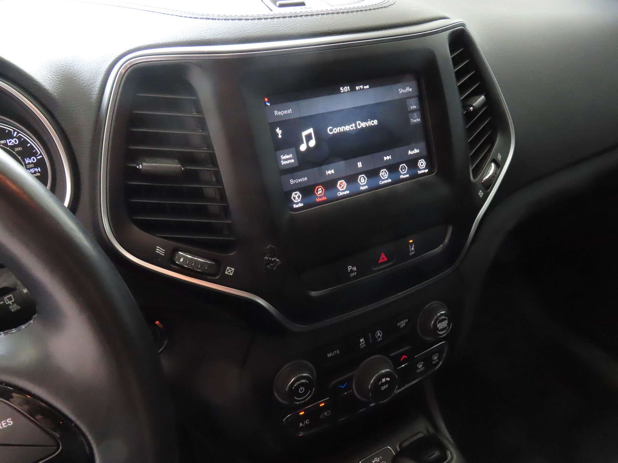 Used 2021 Black Jeep Latitude Plus image 17