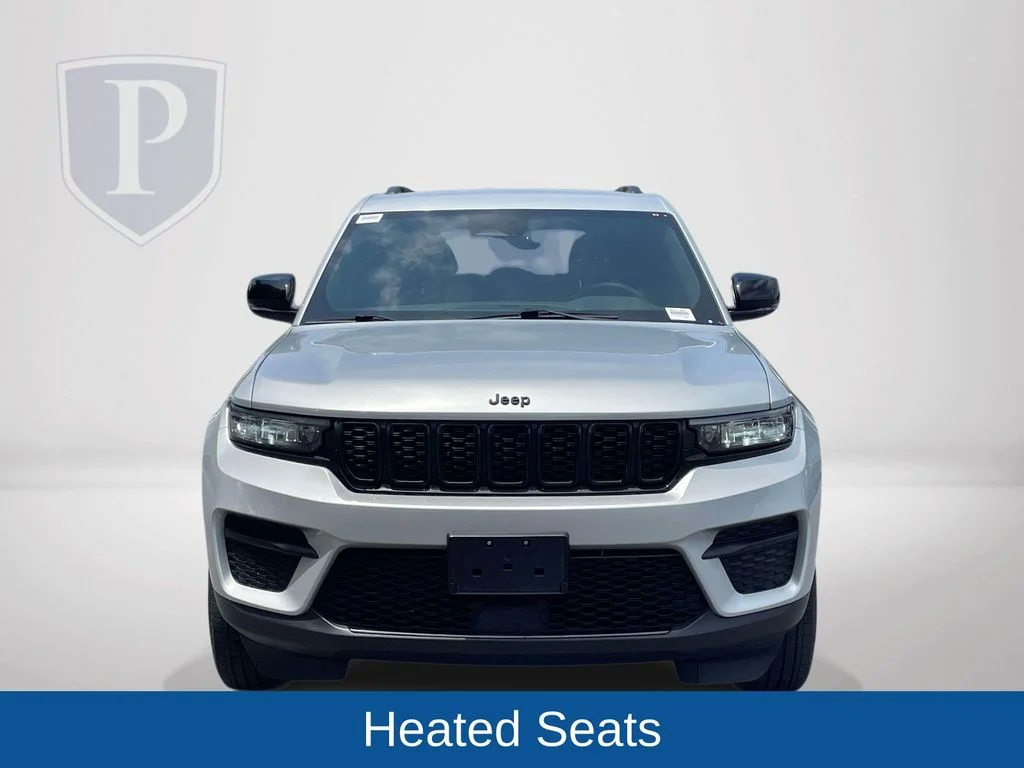 Used 2025 Silver Jeep Altitude image 3