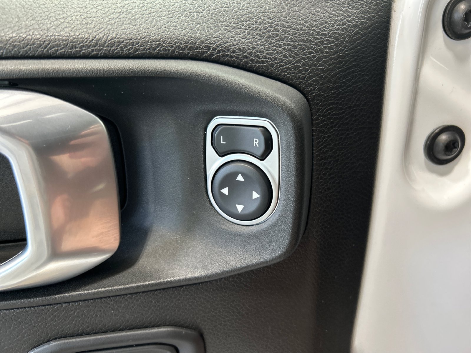 Used 2022 White Jeep Unlimited Willys image 30