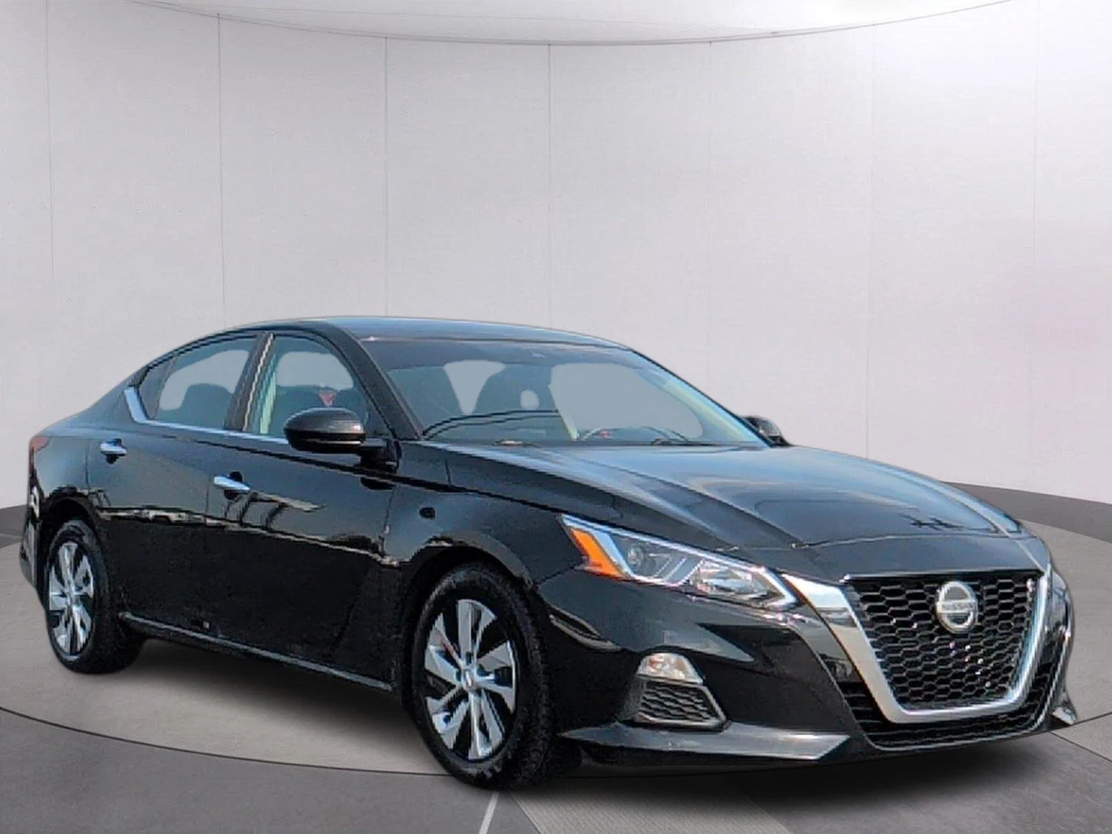 Used 2021 Glacier White Nissan 2.5 S image 7