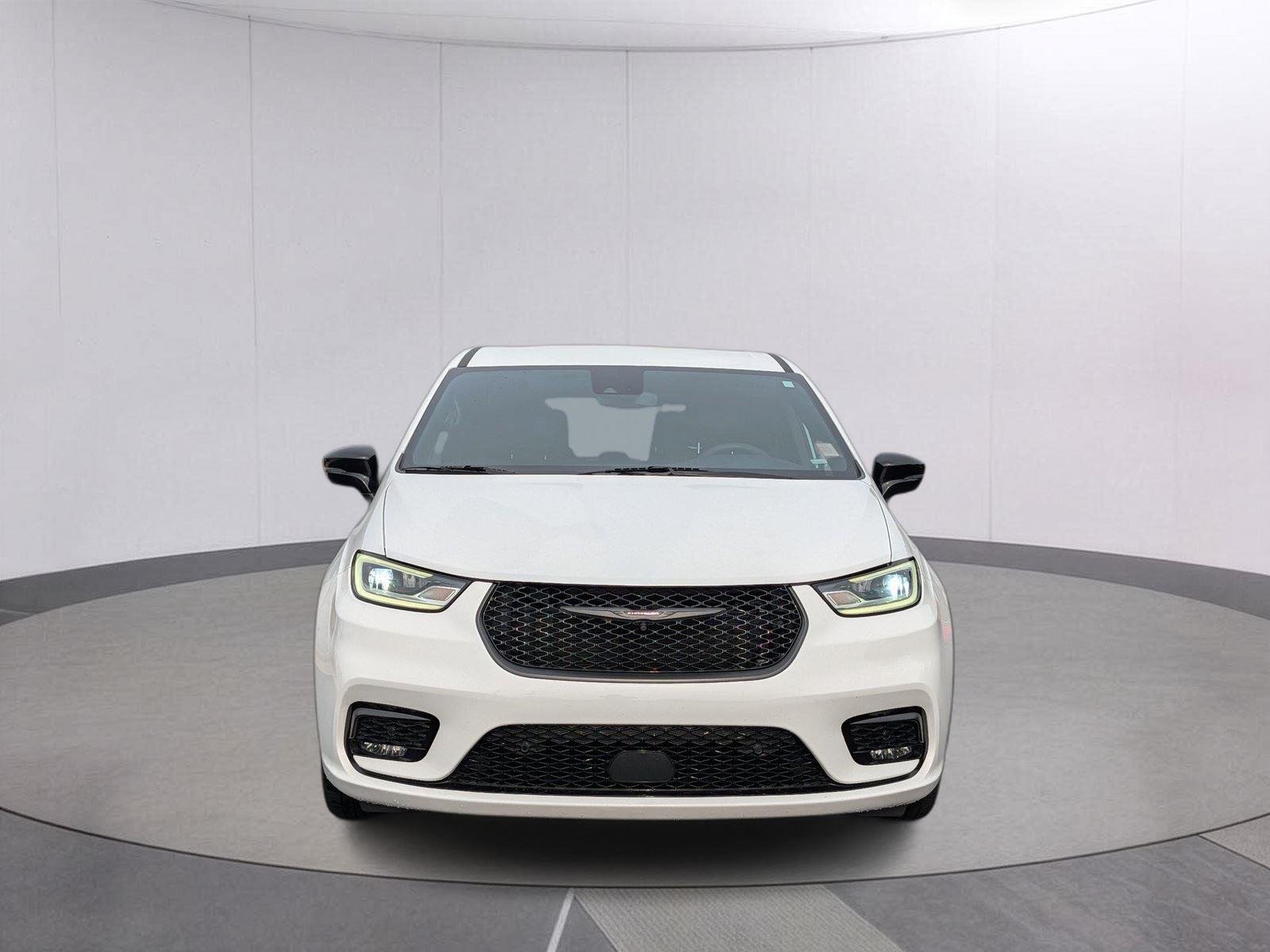 Used 2024 Bright White Clearcoat Chrysler Hybrid S Appearance Pkg image 8