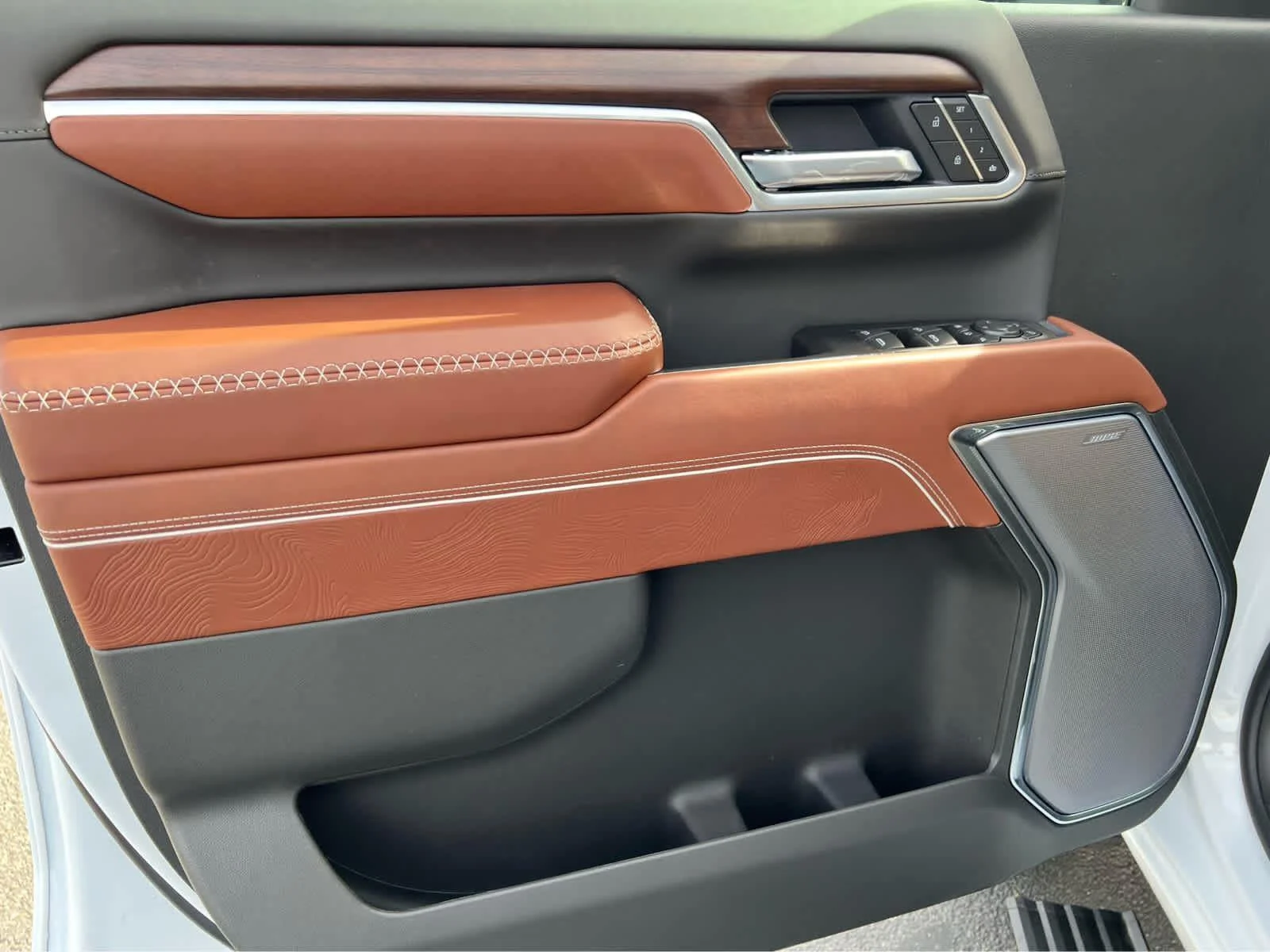 2026 GMC Sierra 3500HD Denali Ultimate - Photo 15