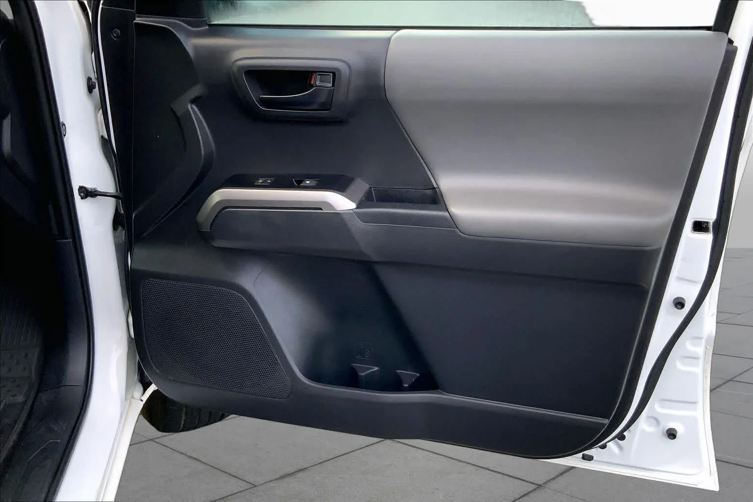 Used 2023 Ice Cap Toyota SR5 image 22
