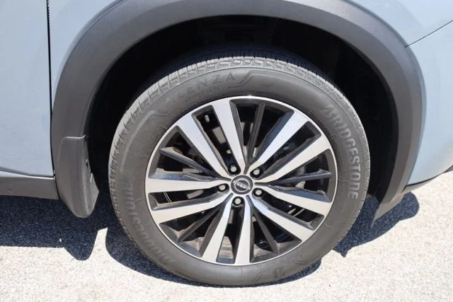 Used 2023 Gray Nissan Platinum image 14