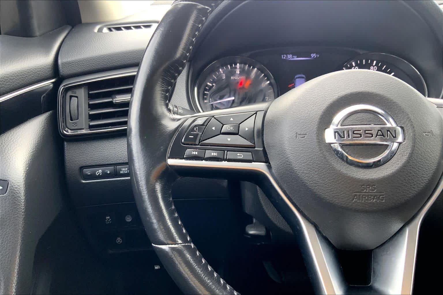 Used 2018 Gun Metallic Nissan SL image 24
