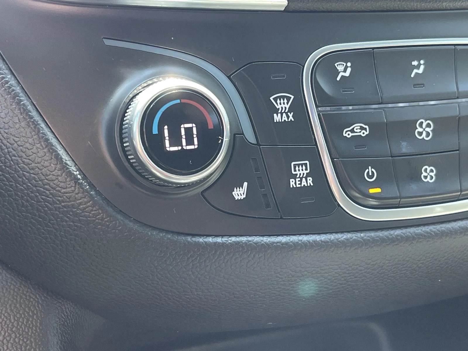 Used 2024 Summit White Chevrolet LT image 27