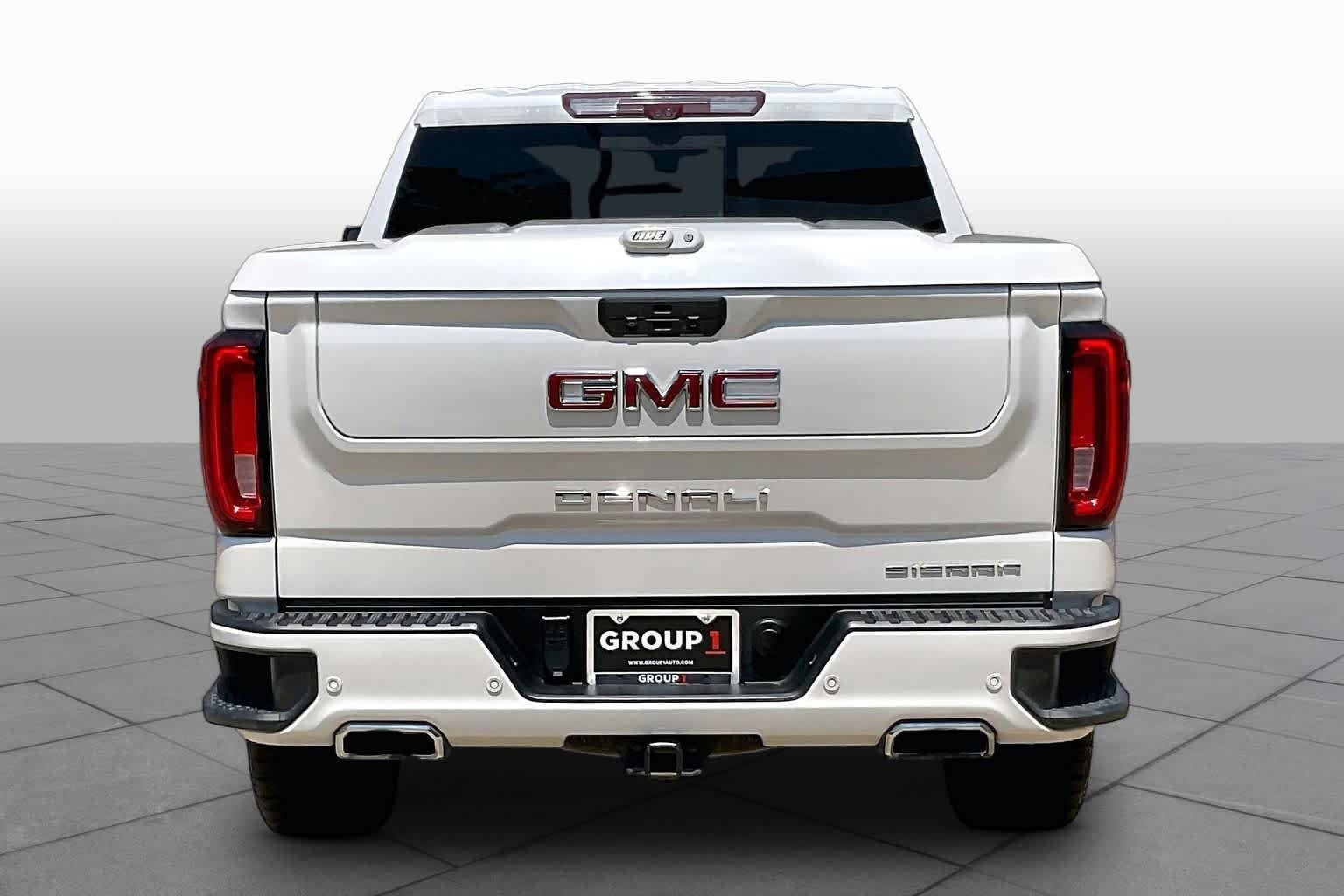 Used 2021 White Frost Tricoat GMC Denali image 5