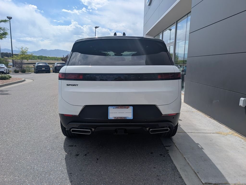 New 2026 Fuji White Land Rover SE image 4