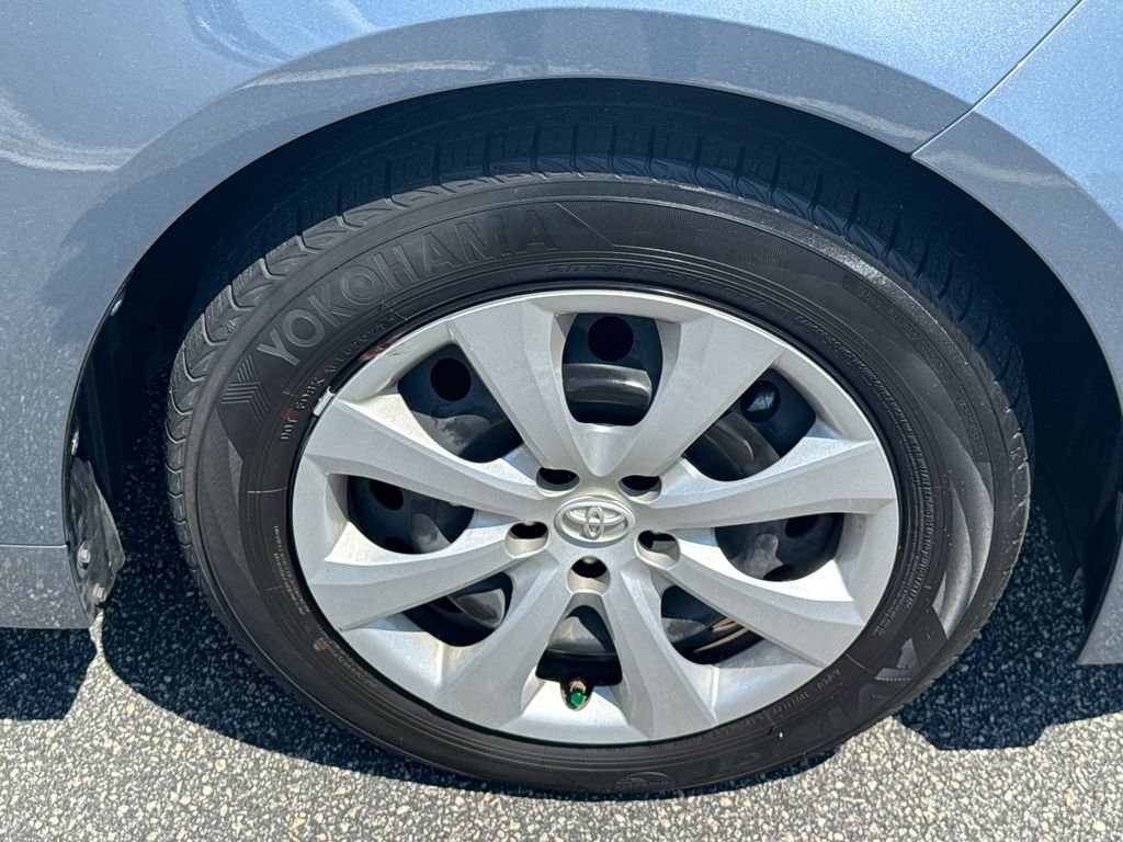 Used 2022 Gray Toyota LE image 12
