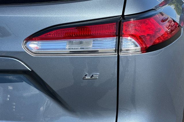 Certified Used 2025  Toyota LE image 32