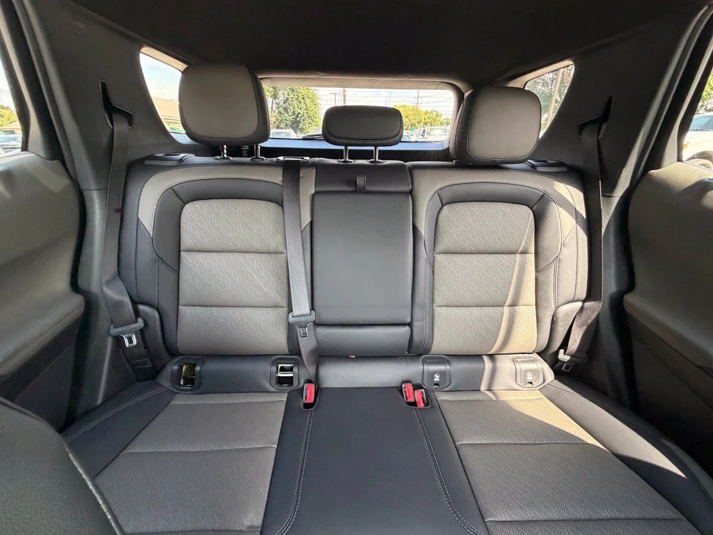 Used 2025 Summit White Chevrolet LT image 17