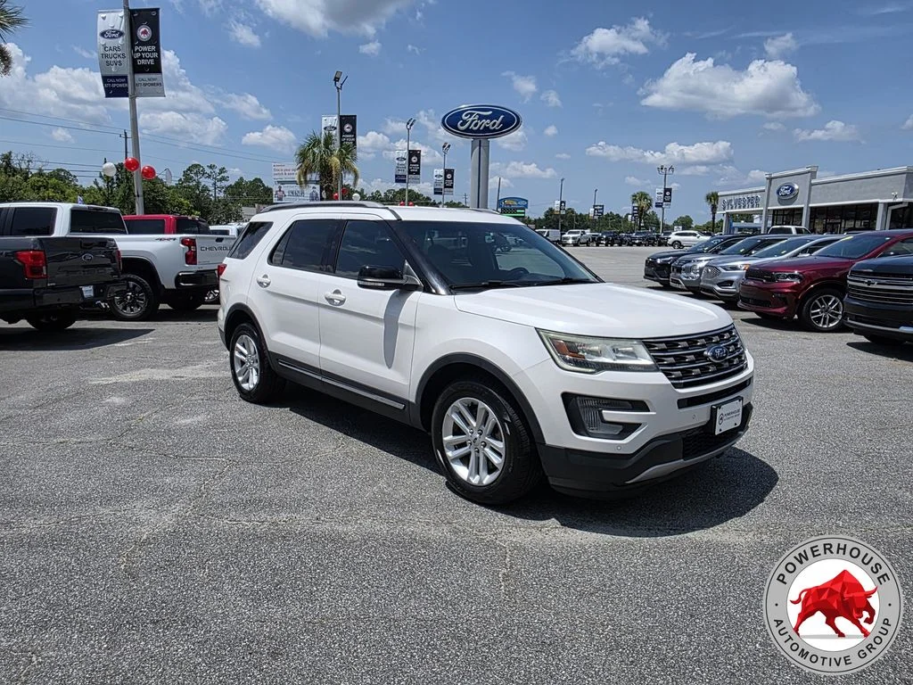 Used 2017 White Ford XLT image 8