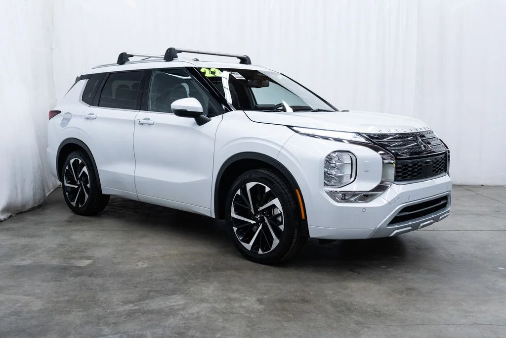 2022 Mitsubishi Outlander SEL S-AWC's photo
