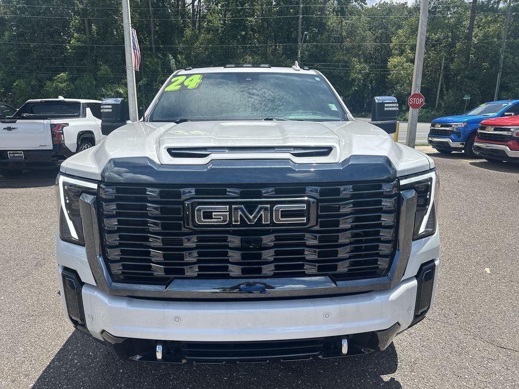 Used 2024 White Frost Tricoat GMC Denali Ultimate image 11