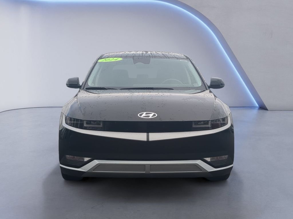 Used 2024 Black Hyundai SE image 10