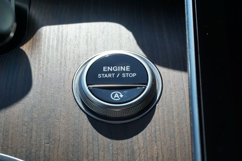 2025 Mercedes-Benz C-Class Sedan C 300 - Photo 29