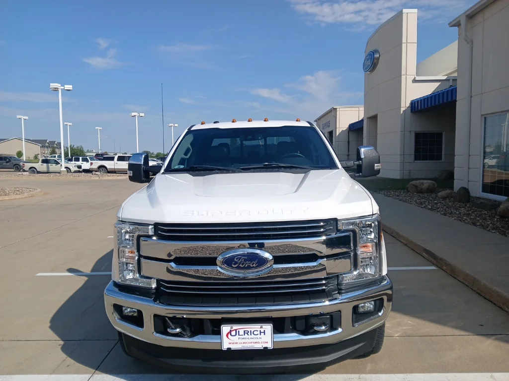 Used 2017 Oxford White Ford Lariat image 3