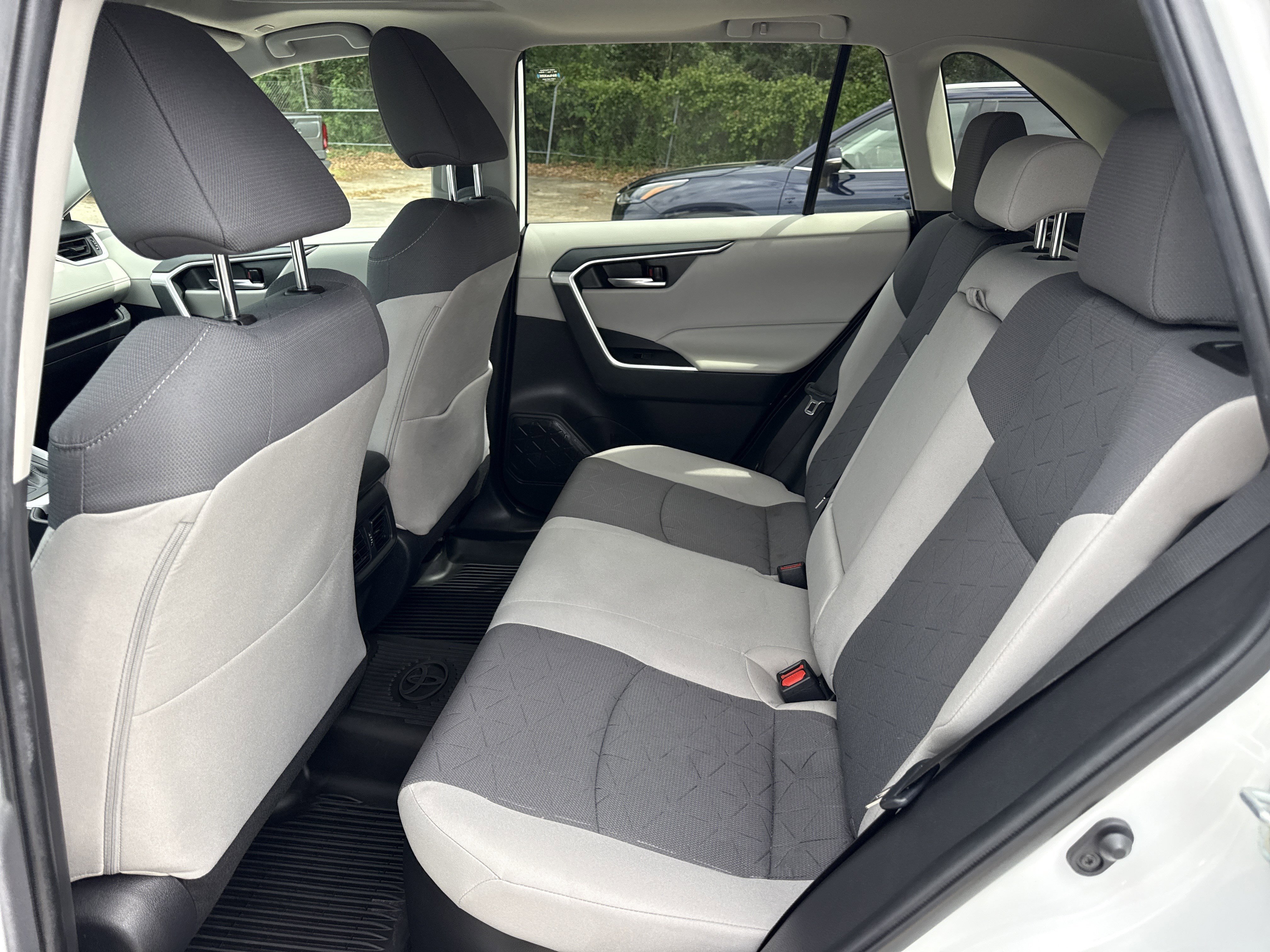 2023 Toyota RAV4 XLE - Photo 13