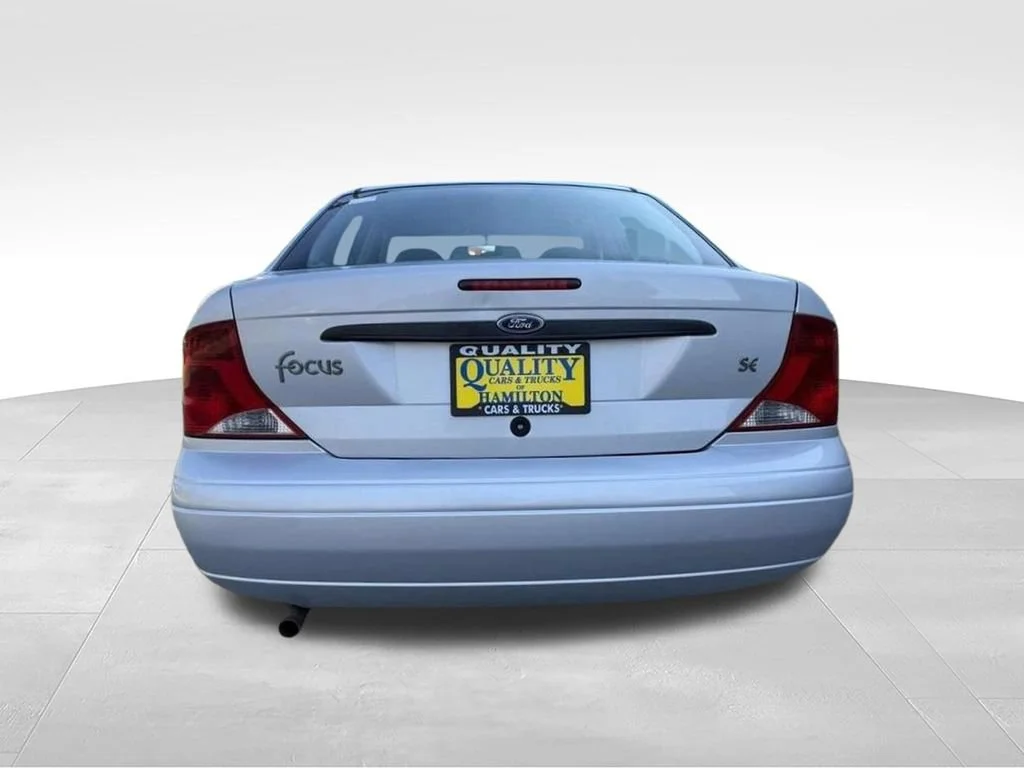Used 2002 Silver Ford SE Base image 4