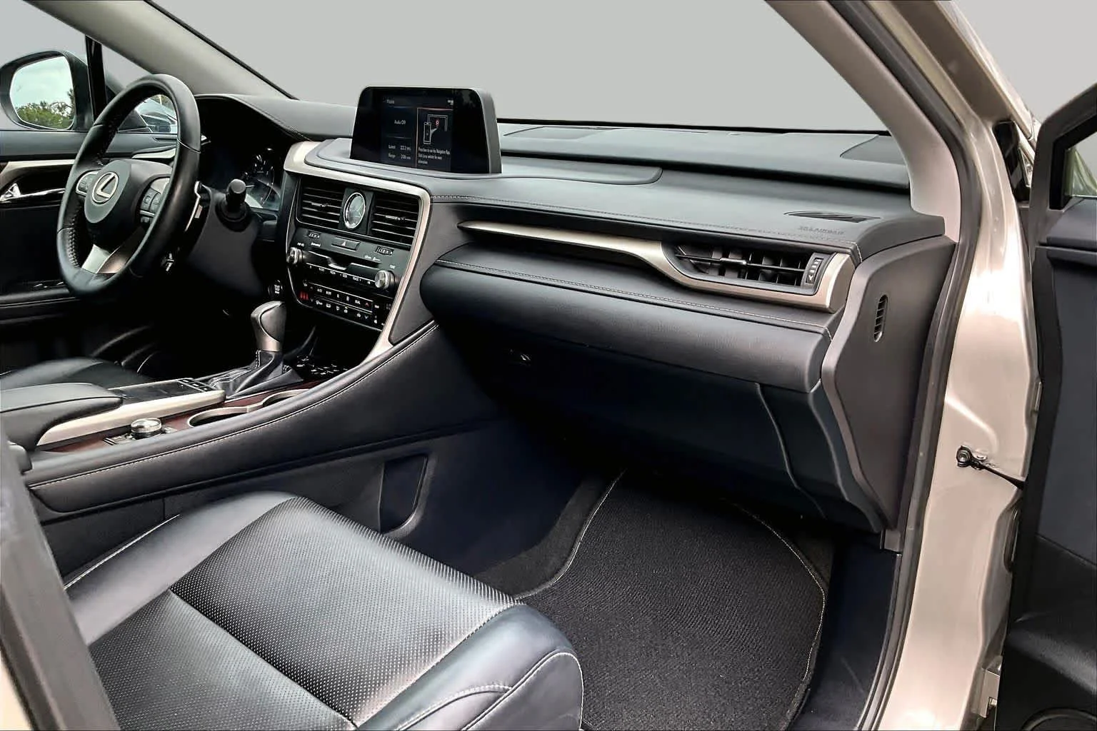 Used 2020 Atomic Silver Lexus  image 36