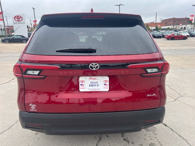 New 2026 Ruby Flare Pearl <sup>1</sup> Toyota  XLE image 7