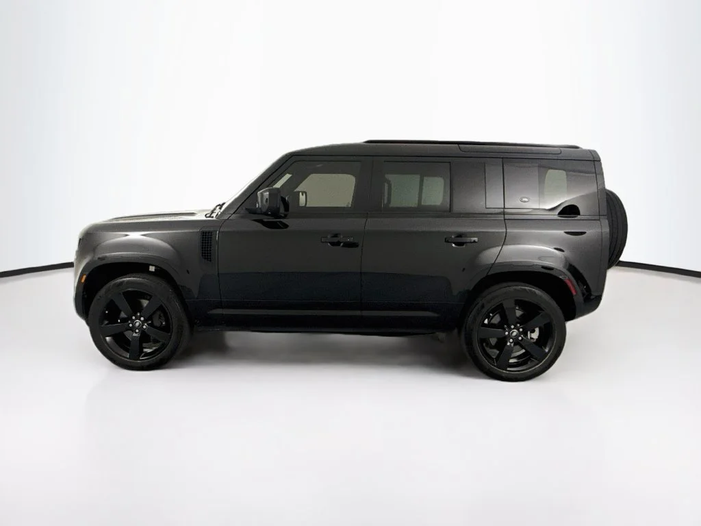 Certified Used 2024 Black Land Rover X-Dynamic SE image 7