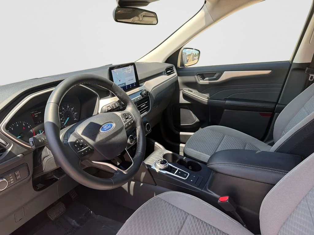 Used 2022 Agate Black Metallic Ford SE image 21